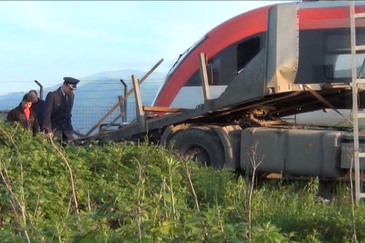 При катастрофа между влак и камион на неохраняем жп прелез